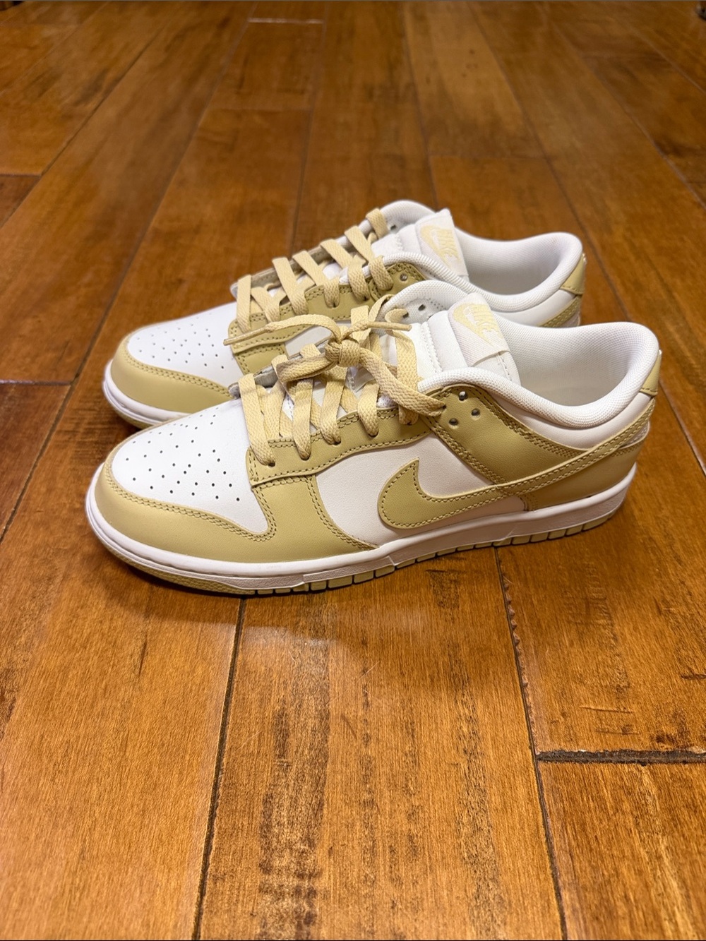 Nike Low-Top Sneakers in Cream and White